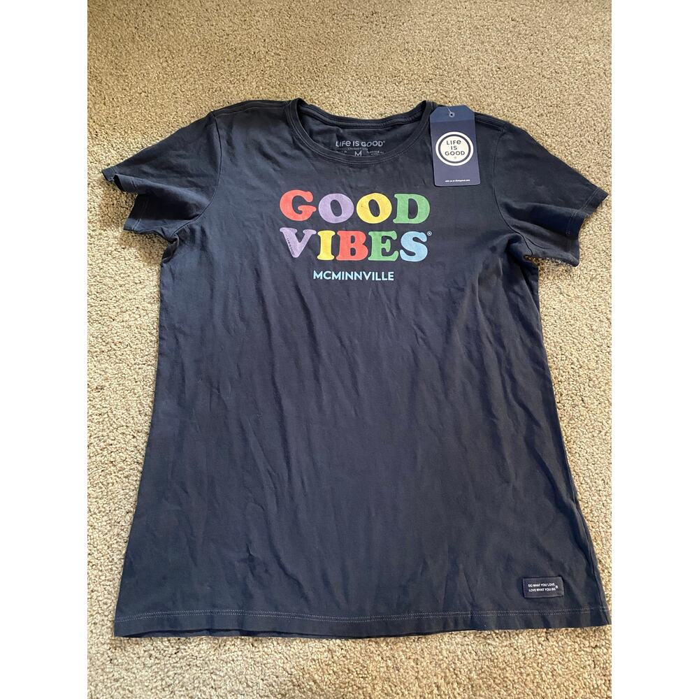 Life Is Good “Good Vibes” McMinnville T-Shirt Women’s Medium NWT
